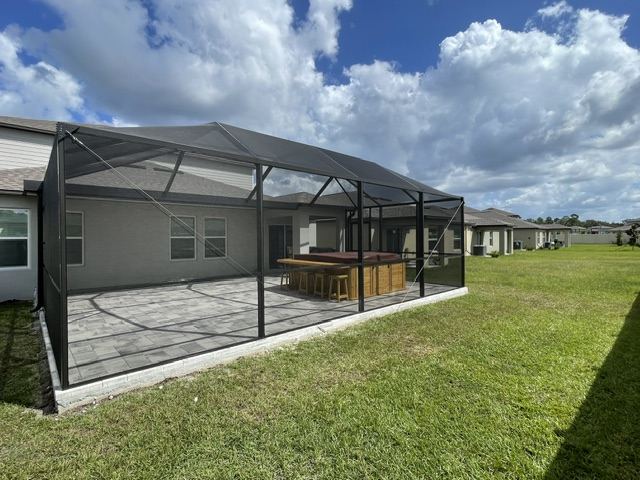 Screened patio with bar